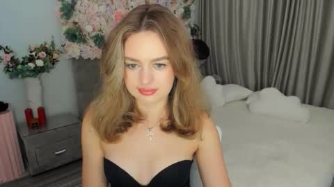 Snapshot of miraclecurly chatting on 16, 9, 2025 Emma online show from 16, 9, 2025