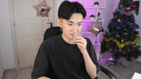 Snapshot of miram_yoo chatting on 26, 12, 2024 online show from 26, 12, 2024