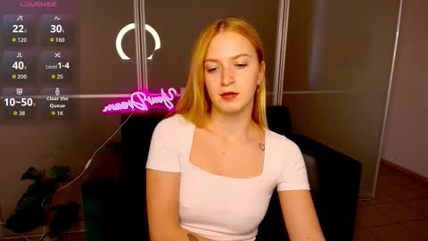 Snapshot of mirandamayers chatting on 14, 10, 2025 MirandaMayers online show from 14, 10, 2025