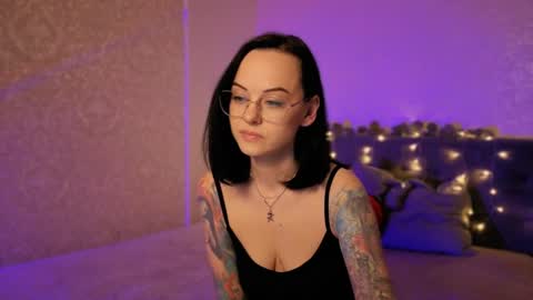 MiraSkyy online show from 8, 4, 2026