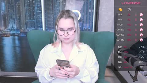 Snapshot of miray_kuriyama chatting on 8, 12, 2024 Kira online show from 8, 12, 2024