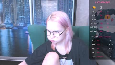 Snapshot of miray_kuriyama chatting on 5, 1, 2025 Kira online show from 5, 1, 2025