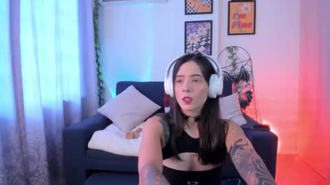 Snapshot of mishelkrave_ chatting on 2, 2, 2026 KRAVE online show from 2, 2, 2026