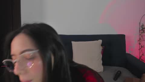 Snapshot of mishelkrave_ chatting on 8, 6, 2026 KRAVE online show from 8, 6, 2026