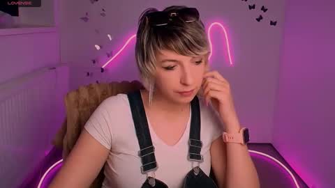 Snapshot of mishelle_blondie chatting on 29, 4, 2026 Mishelle online show from 29, 4, 2026