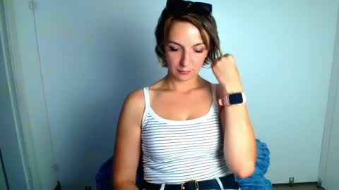 Snapshot of mishelle_blondie chatting on 5, 8, 2026 Mishelle online show from 5, 8, 2026
