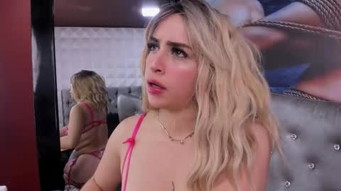 Snapshot of miss__daphne chatting on 20, 11, 2025 Daphne online show from 20, 11, 2025