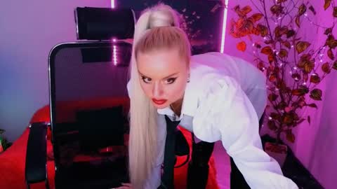 Snapshot of miss_alice_silver chatting on 3, 10, 2025 miss_alice_silver online show from 3, 10, 2025