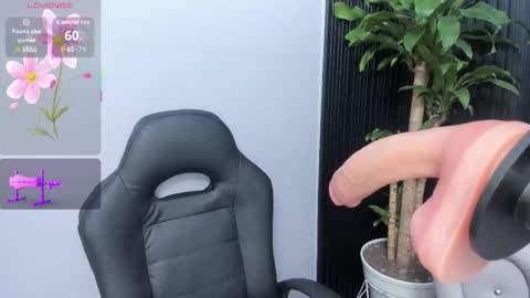Snapshot of miss_blowjob4u chatting on 13, 9, 2025 miss_blowjob4u online show from 13, 9, 2025