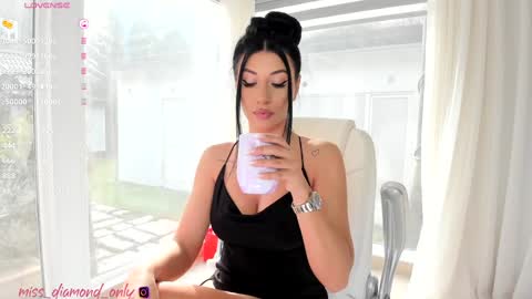 miss_diamond__ online show from 11, 3, 2025