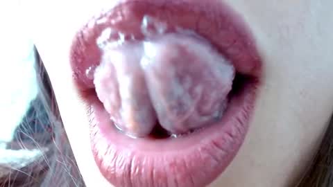 Snapshot of miss_evoleth2 chatting on 5, 3, 2025 Miss Evoleth online show from 5, 3, 2025