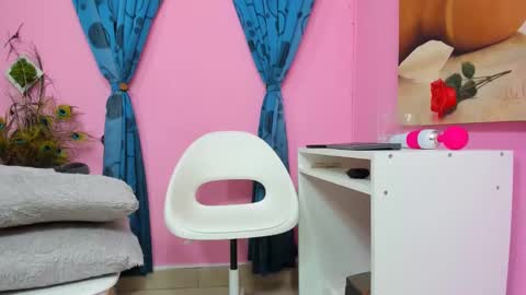 Snapshot of miss_flora chatting on 18, 12, 2024 Monica Patricia online show from 18, 12, 2024