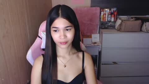 Snapshot of miss_lei18 chatting on 8, 3, 2025 leii online show from 8, 3, 2025