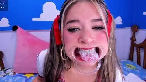 Snapshot of miss_lucyla chatting on 23, 4, 2026 miss_lucyla online show from 23, 4, 2026