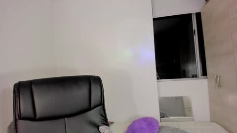 Snapshot of miss_myers chatting on 18, 1, 2025 Goddess Myers thumb up is important for me kisses online show from 18, 1, 2025