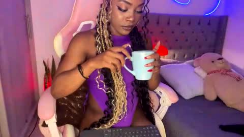 Tay Tay Independent Model   online show from 14, 12, 2024