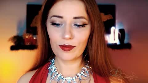 The divine Beverly online show from 14, 11, 2025