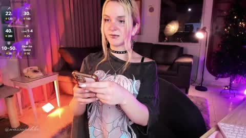 Snapshot of misschloe__ chatting on 4, 12, 2024 Chloe freelance model Please your thumbs up are important online show from 4, 12, 2024