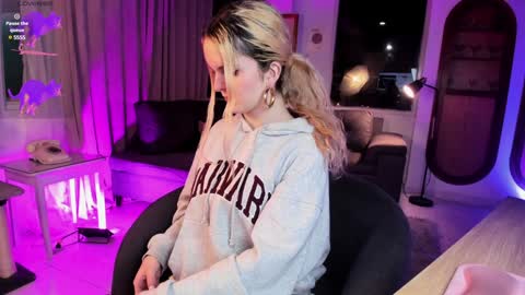 Snapshot of misschloe__ chatting on 3, 1, 2025 Chloe freelance model Please your thumbs up are important online show from 3, 1, 2025