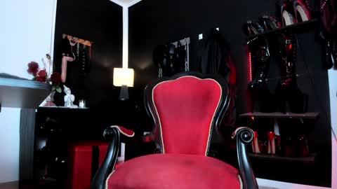 Missdarklady online show from 31, 1, 2025