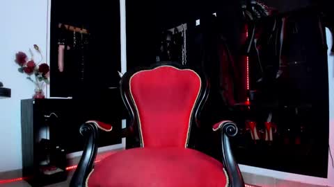 Missdarklady online show from 15, 2, 2025