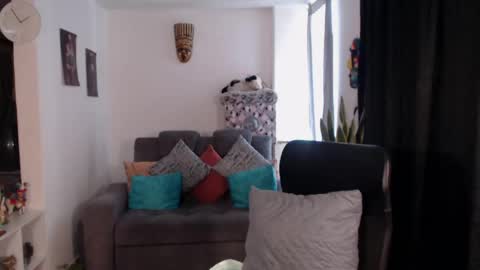 Emilie Diaz online show from 20, 4, 2026