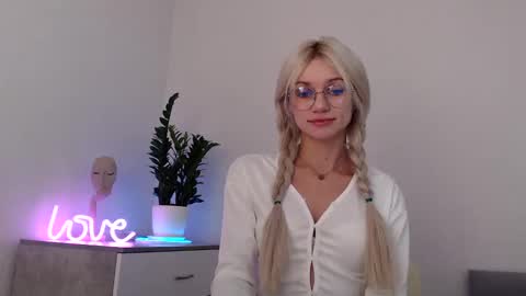 EMMA online show from 8, 12, 2024