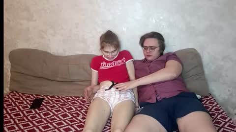 Ashley and Alex online show from 22, 3, 2026