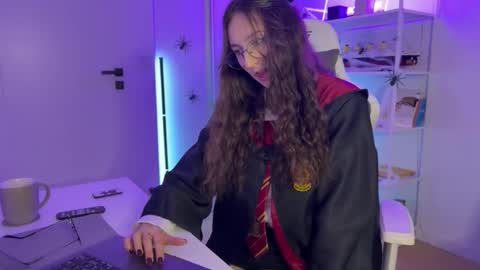 misslalii online show from 31, 10, 2025