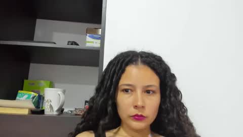 Snapshot of misslatinrose chatting on 11, 10, 2025 Rose online show from 11, 10, 2025