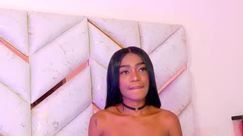 lyly  independient model online show from 8, 4, 2026