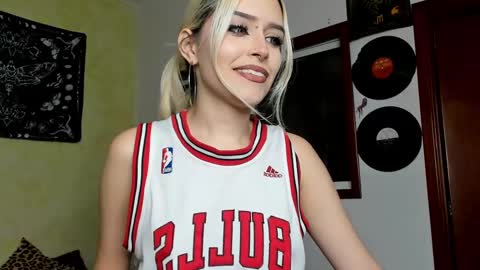 Snapshot of missluna27 chatting on 21, 2, 2025 Miss Luna online show from 21, 2, 2025