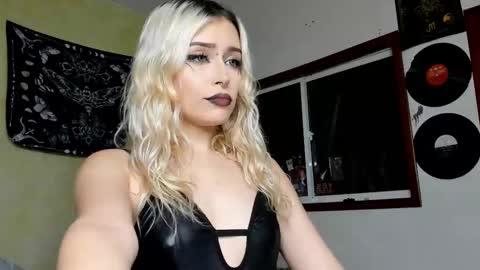 Snapshot of missluna27 chatting on 12, 3, 2025 Miss Luna online show from 12, 3, 2025