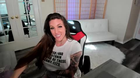 Snapshot of misslusciousxox chatting on 8, 2, 2025 MissLuscious online show from 8, 2, 2025