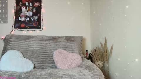 Snapshot of missmagnetizm chatting on 1, 12, 2025 Vi online show from 1, 12, 2025