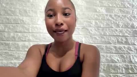 missmarimac online show from 11, 3, 2026
