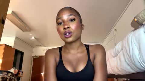 missmarimac online show from 5, 5, 2026