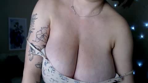 Snapshot of missmelons_ chatting on 14, 12, 2024 Li online show from 14, 12, 2024