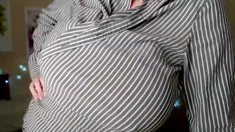 Snapshot of missmelons_ chatting on 5, 1, 2025 Li online show from 5, 1, 2025