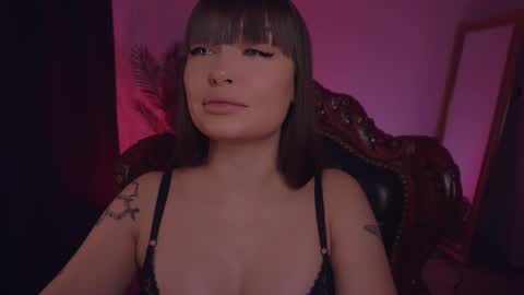 LUXXANDRA online show from 19, 2, 2025