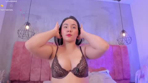 Snapshot of missmiaa_ chatting on 13, 5, 2026 Mia online show from 13, 5, 2026