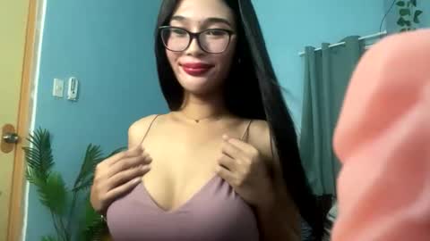 missminervaa online show from 5, 10, 2025