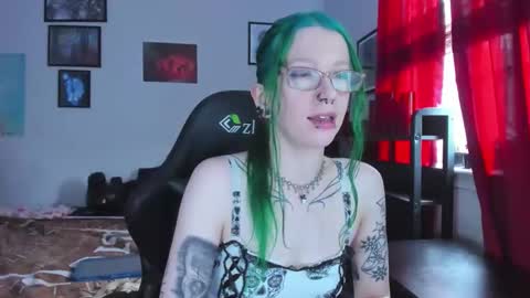 Snapshot of missnikkivill chatting on 27, 5, 2026 Mistress Nikki Vill online show from 27, 5, 2026