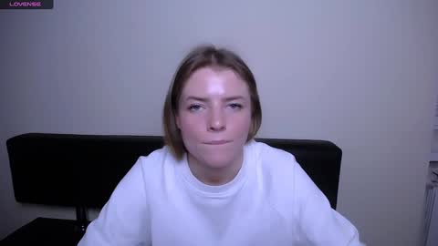 Snapshot of missoliviaa_ chatting on 10, 12, 2024 Olivia online show from 10, 12, 2024