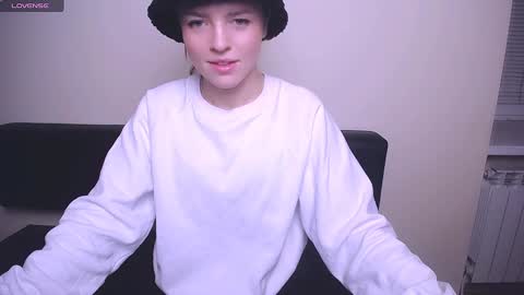 Snapshot of missoliviaa_ chatting on 14, 12, 2024 Olivia online show from 14, 12, 2024