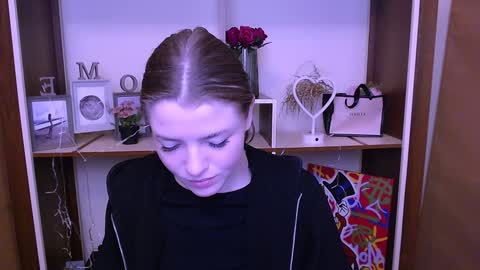 Snapshot of missoliviaa_ chatting on 24, 12, 2024 Olivia online show from 24, 12, 2024