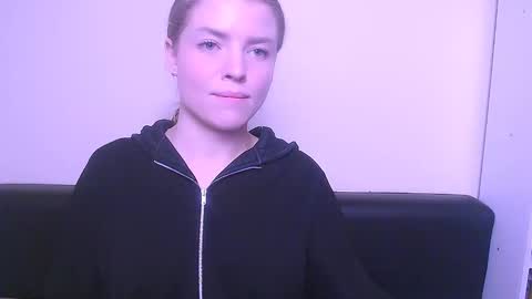 Snapshot of missoliviaa_ chatting on 3, 2, 2025 Olivia online show from 3, 2, 2025