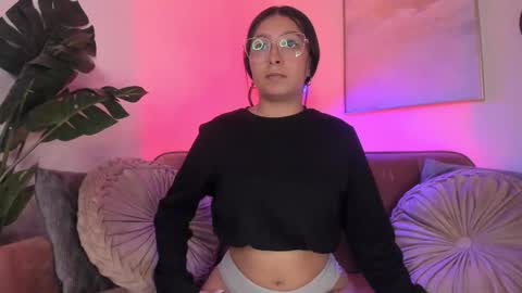 Isabel Mendez online show from 4, 11, 2025