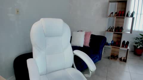 Miss Rhodes online show from 15, 12, 2025