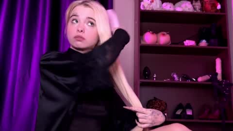 Misss Lola Angel online show from 6, 1, 2025